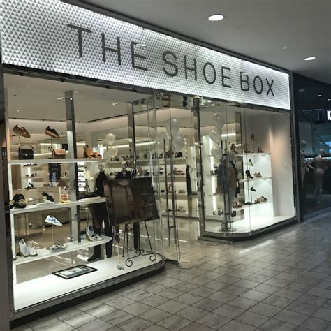 shoe stores near lenox square.